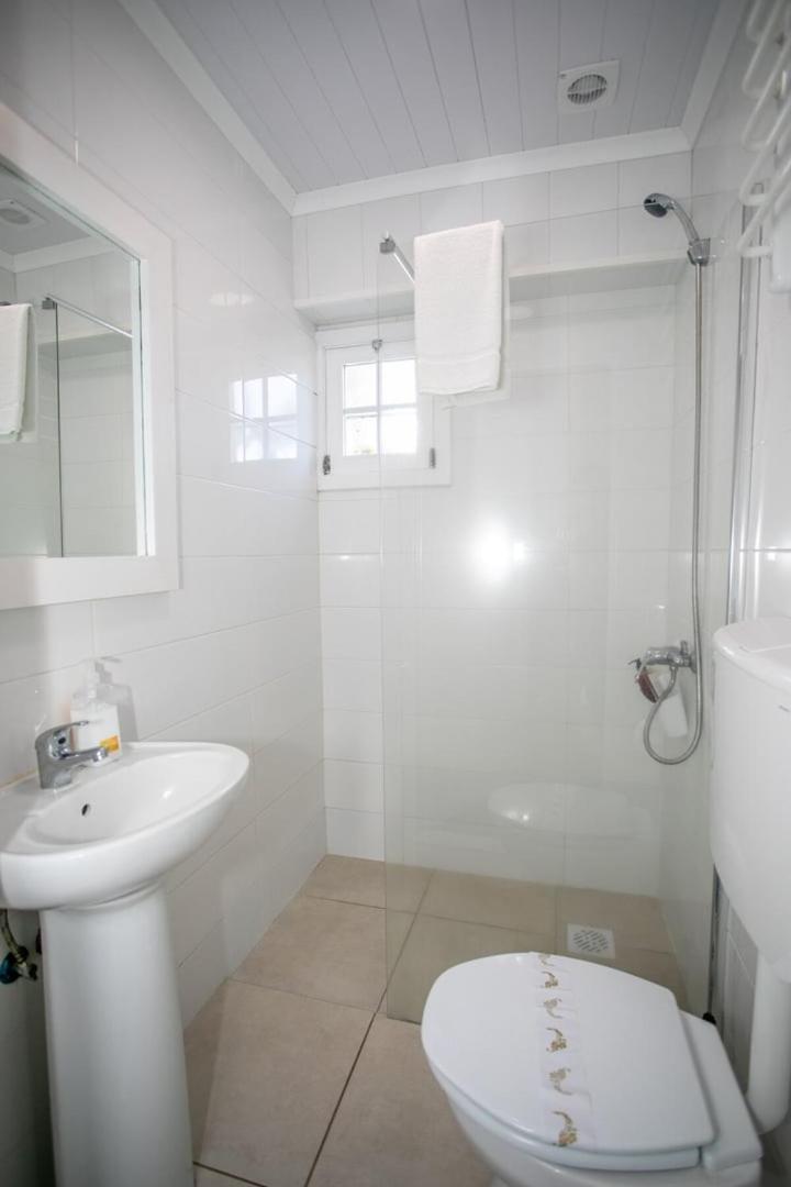 Guestready - Oceanfront Lookout House Понта-Делгада Экстерьер фото