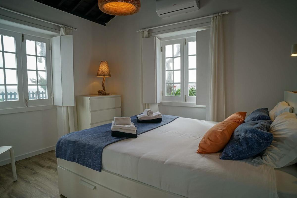 Guestready - Oceanfront Lookout House Понта-Делгада Экстерьер фото