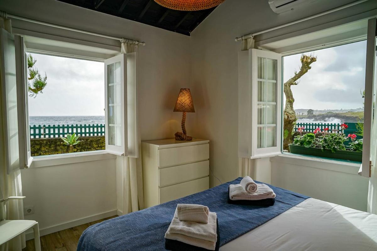 Guestready - Oceanfront Lookout House Понта-Делгада Экстерьер фото